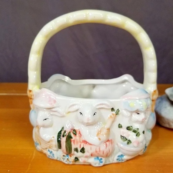 Vintage Bunny Handled Ceramic Basket - Picture 2 of 8